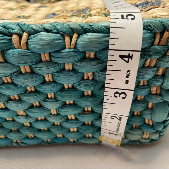 Straw Womens Tote Bag with zippered closure and interior zippered pocket EUC - Picture 9 of 10